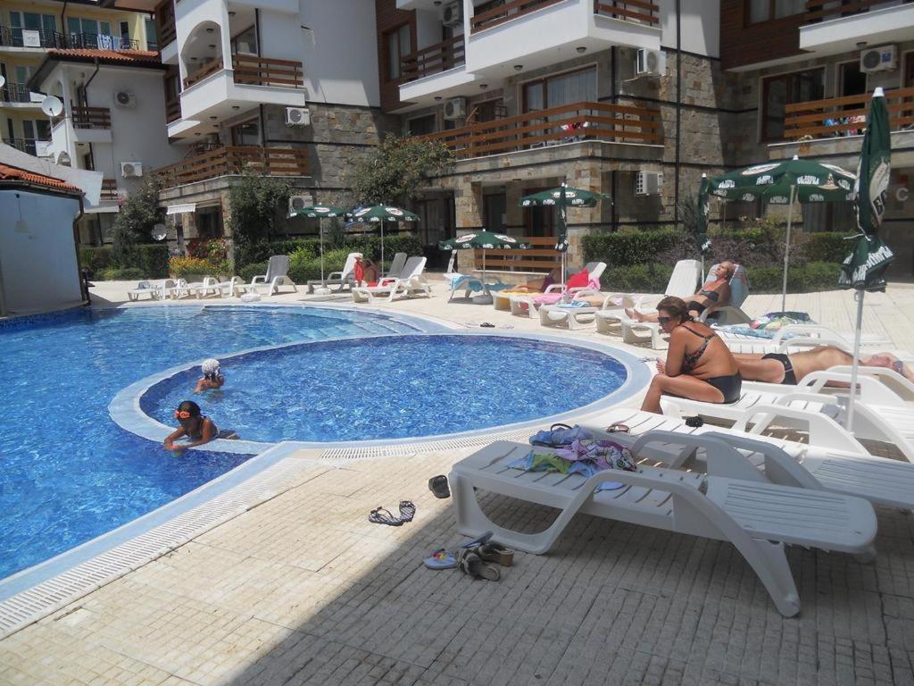 Vm Apartments Robinson Beach Pomorie Exteriör bild