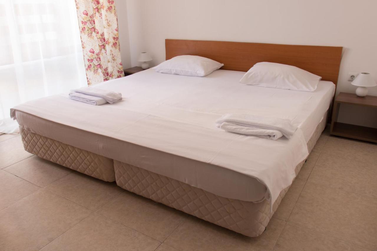 Vm Apartments Robinson Beach Pomorie Exteriör bild